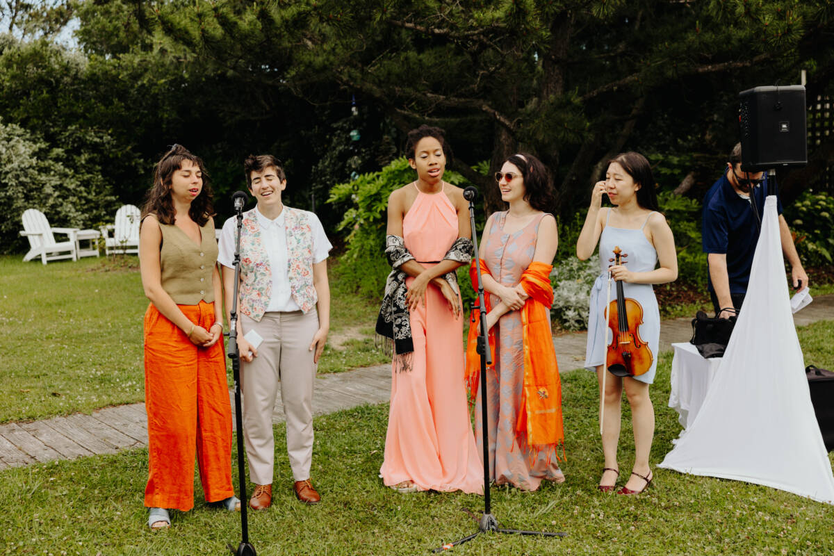 floral filled first colony inn wedding by sarah dambra photography15