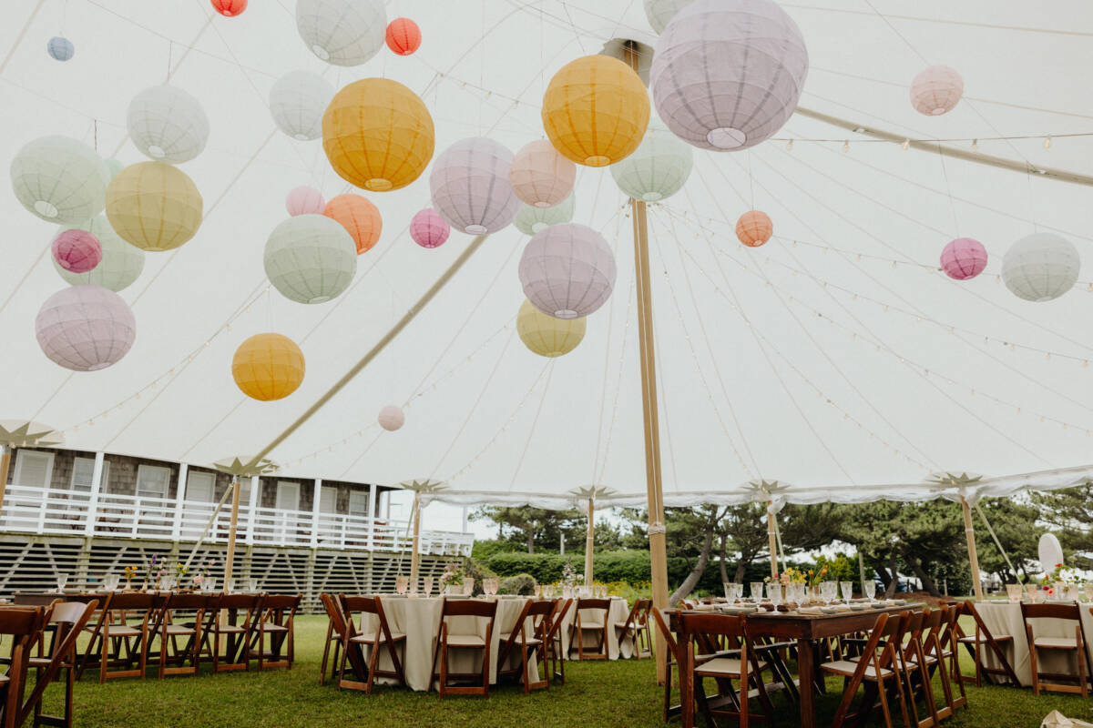 floral filled first colony inn wedding by sarah dambra photography32
