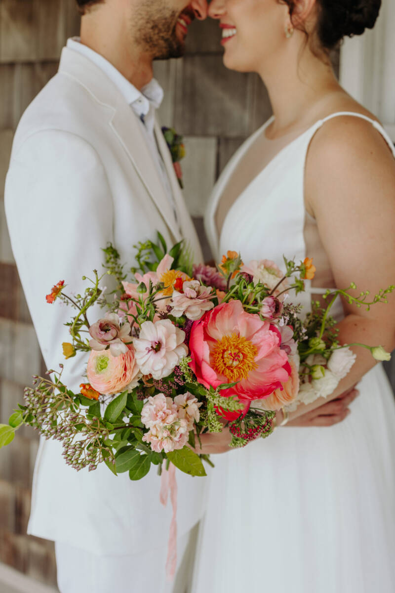 floral filled first colony inn wedding by sarah dambra photography5